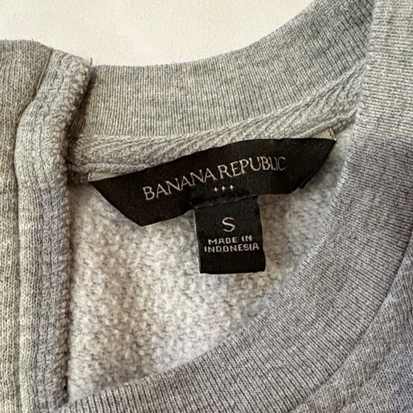 Banana Republic Heather Gray Knit Top - Picture 2 of 3